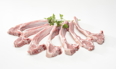 Chuletas de cordero crudas