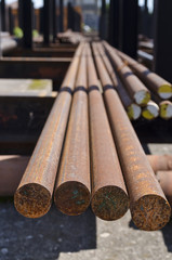 Metal raw material in the form of long tubes