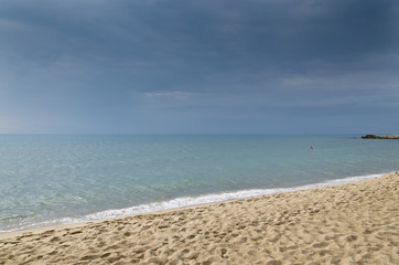 Fototapeta na wymiar Summer vacation on bulgarian sea - morning on the beach