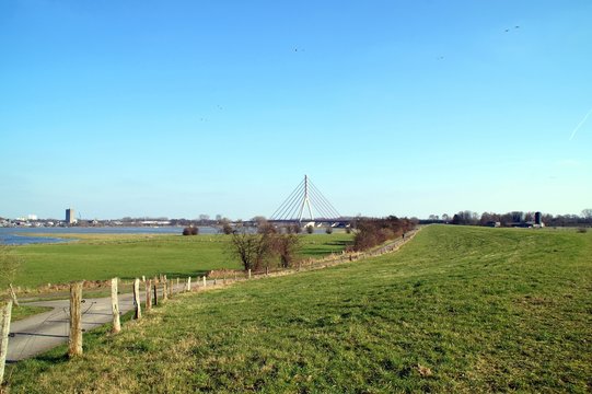 Niederrheinlandschaft bei Wesel am Rhein