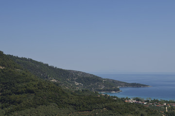 Fototapeta na wymiar View from mount Ipsarion to the North over the golden beach