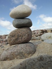 Fototapeta na wymiar Stones tower on sand