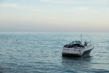 Fototapeta na wymiar speedboat on the beach