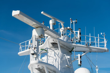Radar antenna on the mast of a cruise ship