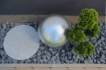 Moderne Gartengestaltung mit Stein, Granit uns Buchsbaum