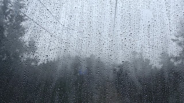 Fahrt mit der Seilbahn bei Regen, Allg&auml;u, 4K
