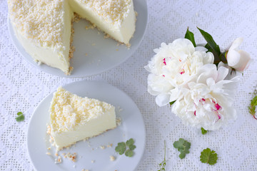 Sahnetorte mit Kokos- Flocken