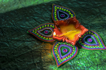 Obraz premium Rangoli design around Diwali lamp