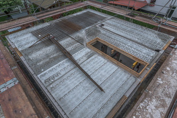 Using steel wire for securing steel bars with wire rod for reinforcement of concrete or cement.