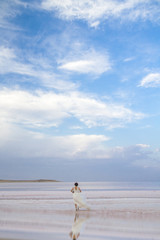 Fototapeta na wymiar bride in seashore