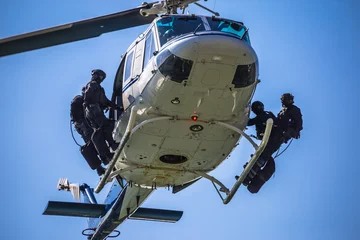 Gordijnen Special forces team ready for helicopter rope jumping © xbrchx