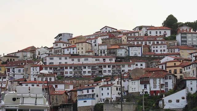 Localidad turística construida en terrazas. Lastres. Asturias