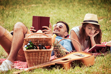 Picnic time. Young couple enjoying picnic in the park. Lifestyle, love, relationships concept