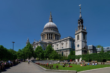 Obraz premium St Pauls Cathedral as seen from the Festival Gardens, London, UK