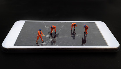 miniature people repair or survey smartphone crack