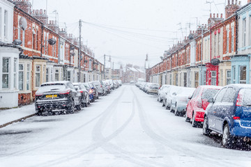 Snow covers England streets