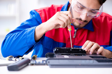 Repairman working in technical support fixing computer laptop tr