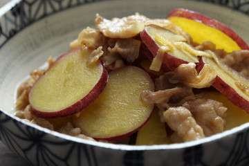 さつまいもと豚肉の煮物