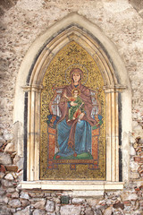 Fototapeta na wymiar Vierge à l'enfant - Mosaïque à Taormina - Sicile / Italie