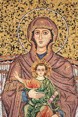 Fototapeta na wymiar Vierge à l'enfant - Mosaïque à Taormina - Sicile / Italie