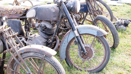 Alte Motorräder zur Restauration