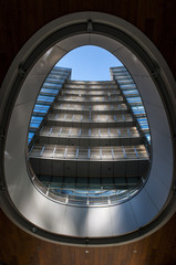 Fototapeta premium Italia, 7/10/2017: dettagli architettonici del nuovo skyline di Milano, con vista sui palazzi e i grattacieli del quartiere di Porta Nuova 