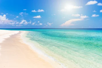Schöner Meeresstrand auf den Malediven © sborisov