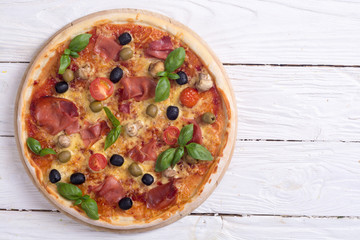Italian pizza with jamon