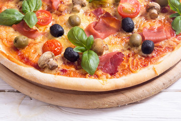 Italian pizza with jamon