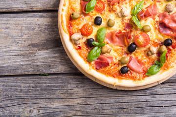 Italian pizza with jamon