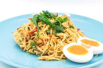 fried noodle with chicken and basil