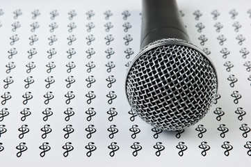 microphone on background of the treble clef