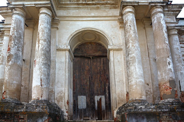 Obraz premium Old stone Orthodox Church in Russia.