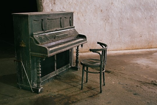 Fototapeta Old Abandoned Piano