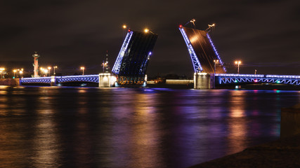 Naklejka na ściany i meble Open Palace Bridge in Saint Petersburg at night