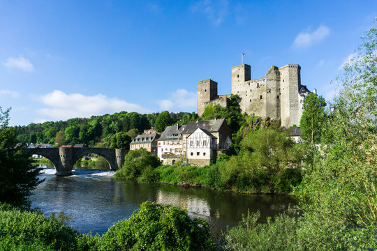 Burg Runkel an der Lahn mit Lahnbr&uuml;cke