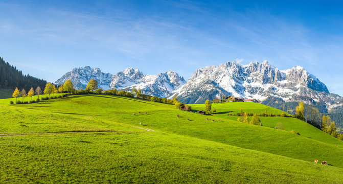 Idyllic austrian landscape in autumn, Kitzb&uuml;hel, Tyrol, Austria
