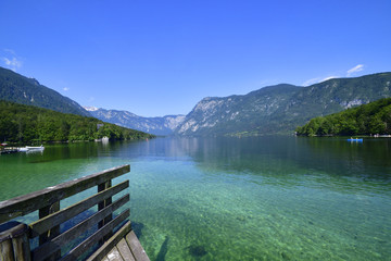 Fototapeta na wymiar Bohinjsko jezero ( Wocheiner See ) in Slowenien