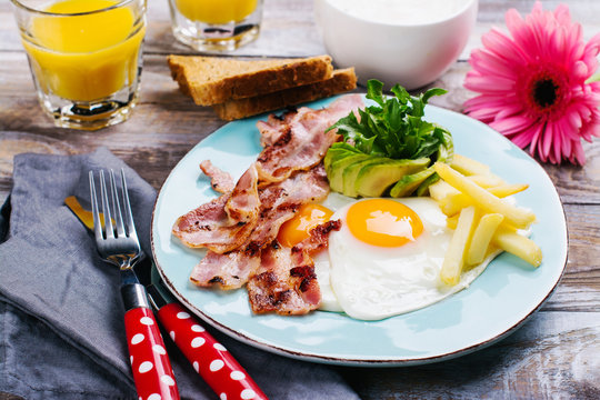 Continental breakfast with fried eggs, bacon and drinks. Ketogenic diet concept. Space for text