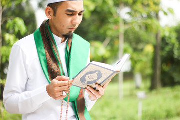 Closeup shot of muslim man reading al-quran