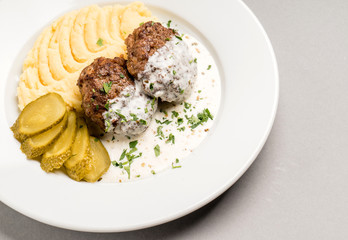 mashed potato with cutlets