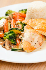 Fototapeta na wymiar chicken with rice and vegetables