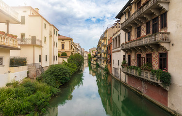 Fototapeta na wymiar Barocke Architektur am Kanal in Padova, Italien