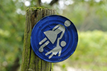 pfad am waldrand