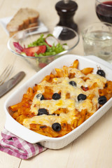 Rigatoni mit Oliven and Wein
