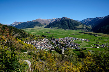 Fototapeta na wymiar Panorama von Burgeis im Vinschgau