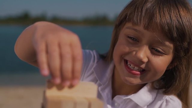 Little gitl plays jenga game.