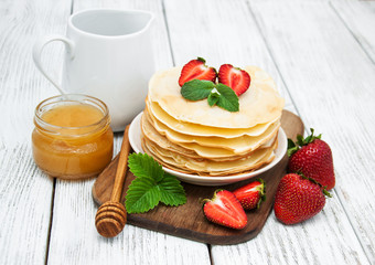 pancakes with strawberries