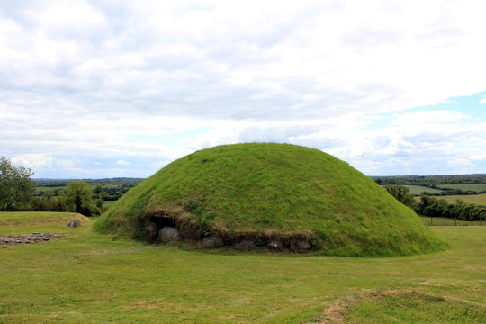 Newgrange And Knowth