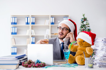 Young businessman celebrating christmas in the office